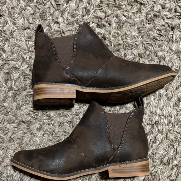 Rocket Dog Brown Ankle Booties - Picture 2 of 5